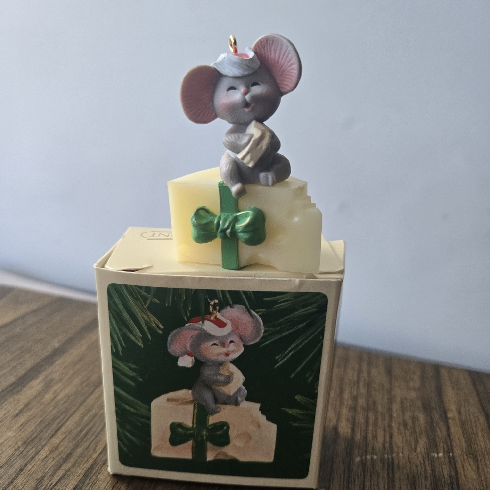 Vintage Hallmak Mouse On Cheese Christmas Oenament 1983